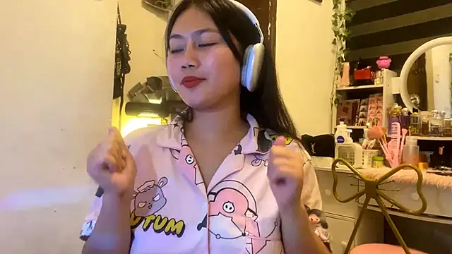 GlindaDejardin online show from April 24, 2026, 5:48 pm