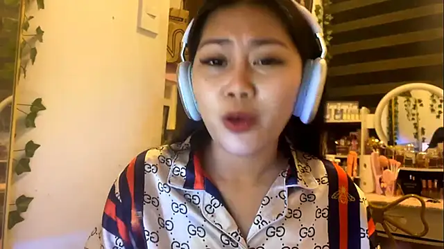 GlindaDejardin online show from May 17, 2026, 5:20 pm