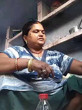 Snapshot of Desi_hot_bhabhi01 chatting on June 4, 2026, 12:22 pm Desi hot bhabhi01 online show from June 4, 2026, 12:22 pm