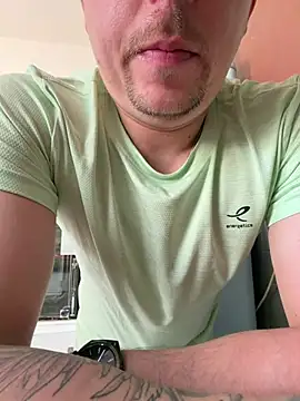 trentenaire08 online show from April 9, 2026, 2:33 pm