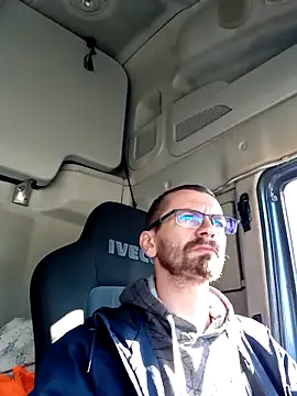 Snapshot of jozsi1995 chatting on April 9, 2026, 7:58 am jozsi1995 online show from April 9, 2026, 7:58 am