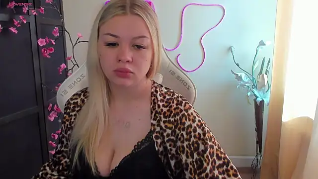 Snapshot of AmeliePeach chatting on June 17, 2026, 1:30 am AmeliePeach online show from June 17, 2026, 1:30 am