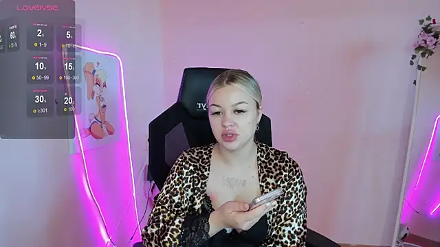 Snapshot of AmeliePeach chatting on June 19, 2026, 1:43 am AmeliePeach online show from June 19, 2026, 1:43 am