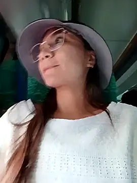 Snapshot of Leticia_Hinkley_ chatting on April 27, 2026, 11:19 am Leticia Hinkley online show from April 27, 2026, 11:19 am