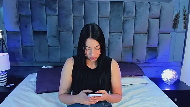 Ashly bloom  online show from April 22, 2026, 2:58 am
