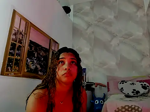 EllyBloom online show from April 13, 2026, 1:49 pm