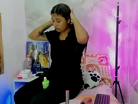 EllyBloom online show from April 25, 2026, 1:41 pm