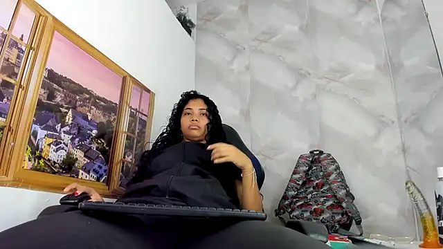 EllyBloom online show from June 18, 2026, 1:04 pm