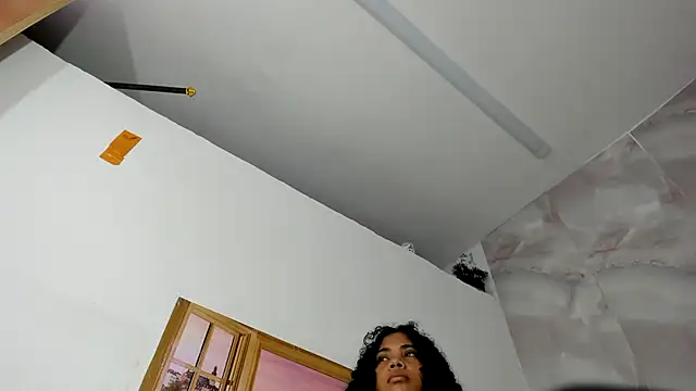 EllyBloom online show from June 25, 2026, 1:04 pm