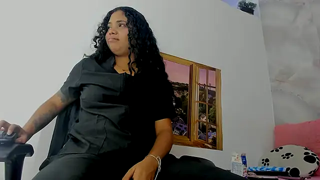 EllyBloom online show from July 6, 2026, 1:52 pm