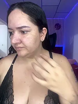 Fresita-12 online show from April 10, 2026, 2:17 am