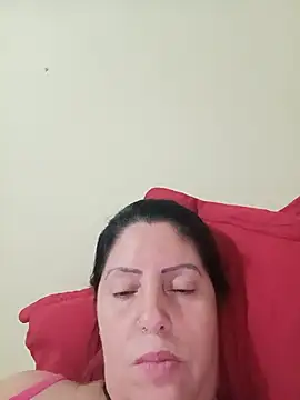 Snapshot of suziferreti chatting on May 17, 2026, 4:10 am suziferreti online show from May 17, 2026, 4:10 am