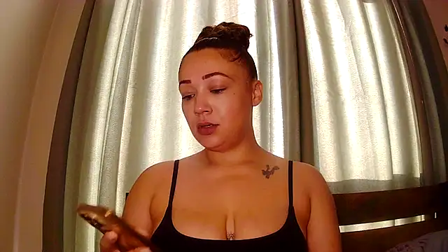 Snapshot of Theone_T chatting on July 16, 2026, 6:30 am Theone T online show from July 16, 2026, 6:30 am
