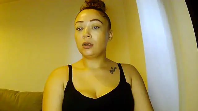 Snapshot of Theone_T chatting on August 5, 2026, 1:25 pm Theone T online show from August 5, 2026, 1:25 pm