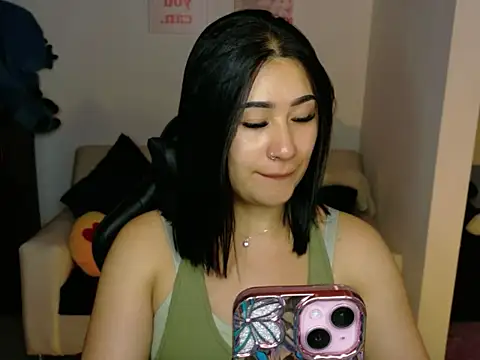 Snapshot of EvelynLeen_ chatting on May 21, 2026, 7:10 pm EvelynLeen online show from May 21, 2026, 7:10 pm