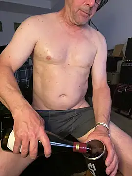 GeetarLuvver online show from May 17, 2026, 2:53 am