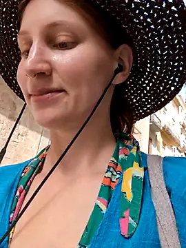 Snapshot of Julialexxxx chatting on July 17, 2026, 8:21 am Julialexxxx online show from July 17, 2026, 8:21 am
