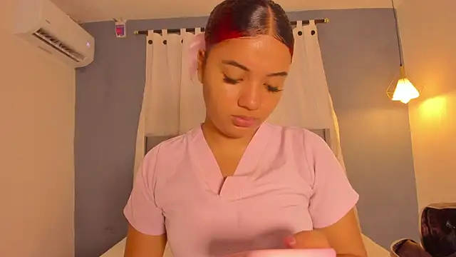 Snapshot of sweetkimmie_ chatting on April 22, 2026, 11:23 am sweetkimmie online show from April 22, 2026, 11:23 am