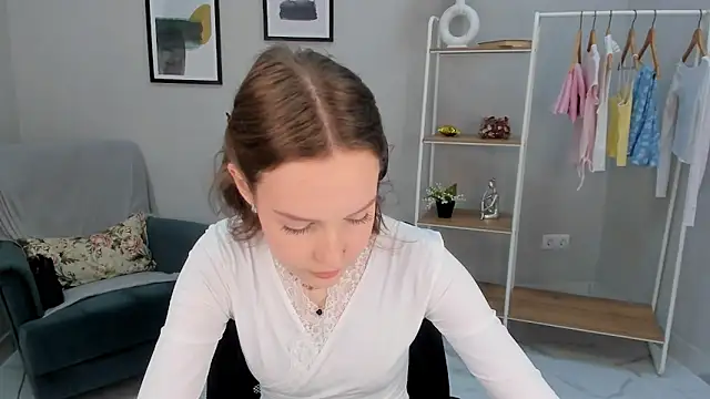 Snapshot of Gwen_Moni chatting on April 5, 2026, 1:08 pm Gwen Moni online show from April 5, 2026, 1:08 pm