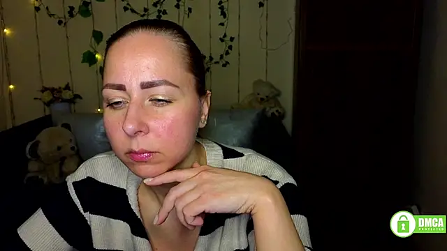 Snapshot of Alicewonderrmiss chatting on April 6, 2026, 11:22 am Alicewonderrmiss online show from April 6, 2026, 11:22 am