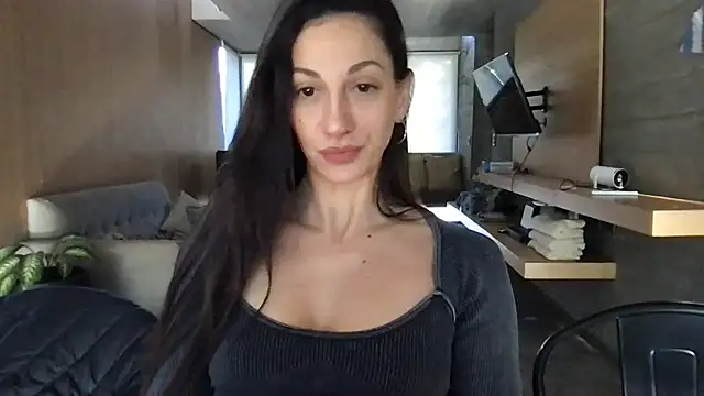 Snapshot of canduxgirl chatting on August 7, 2026, 1:35 pm canduxgirl online show from August 7, 2026, 1:35 pm