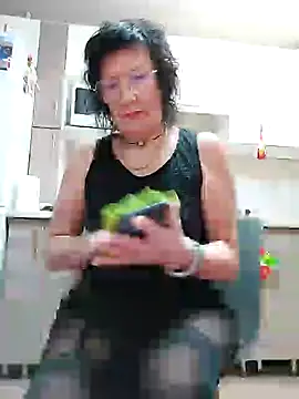 Snapshot of LaliaMia chatting on February 2, 2025, 2:27 am LaliaMia online show from February 2, 2025, 2:27 am