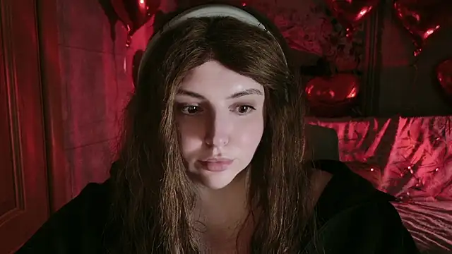 ArtLuna online show from April 5, 2026, 10:40 pm