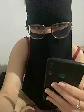 Snapshot of Riham_ri chatting on April 10, 2026, 2:00 pm Riham ri online show from April 10, 2026, 2:00 pm