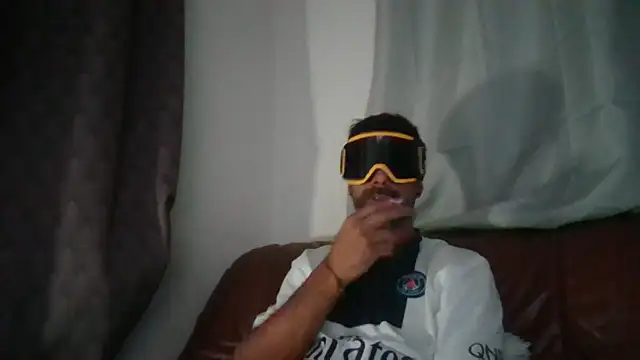 Snapshot of desperadosoz chatting on July 25, 2026, 1:04 am desperadosoz online show from July 25, 2026, 1:04 am