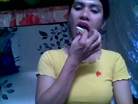 Snapshot of luna_veille chatting on April 21, 2026, 4:19 am luna veille online show from April 21, 2026, 4:19 am