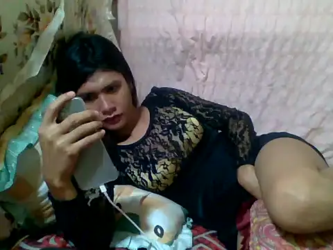 Snapshot of luna_veille chatting on May 28, 2026, 12:57 pm luna veille online show from May 28, 2026, 12:57 pm