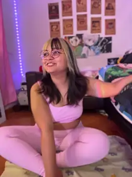 Snapshot of ZoeyDoll_ chatting on April 10, 2026, 12:43 pm ZoeyDoll online show from April 10, 2026, 12:43 pm