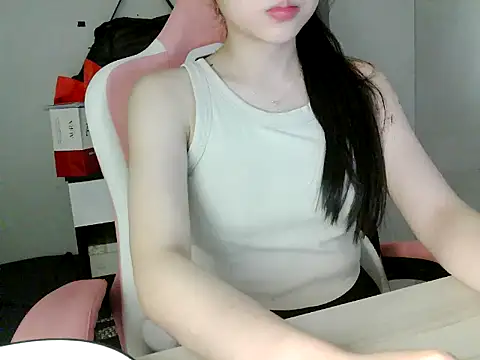 Snapshot of lucienguyen chatting on June 3, 2026, 5:43 am lucienguyen online show from June 3, 2026, 5:43 am