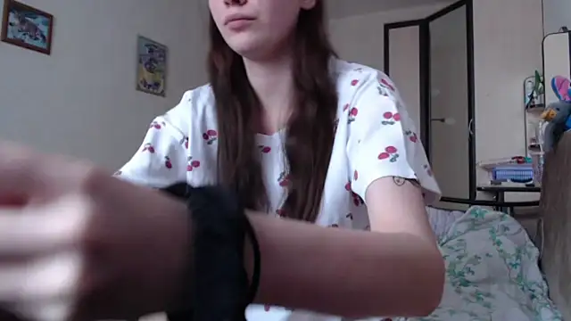 Snapshot of PunyKnee chatting on April 22, 2026, 12:07 pm PunyKnee online show from April 22, 2026, 12:07 pm