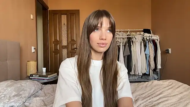 Snapshot of ArtieThoman chatting on April 8, 2026, 9:31 am ArtieThoman online show from April 8, 2026, 9:31 am