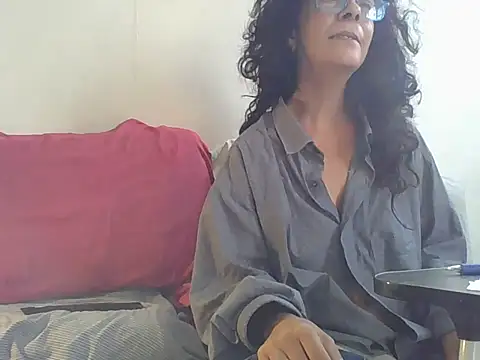 luly mariposa online show from May 2, 2026, 12:43 pm