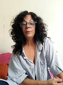 luly mariposa online show from May 5, 2026, 4:37 pm