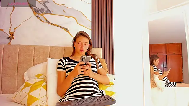 Snapshot of scarlet_fox75 chatting on May 22, 2026, 6:57 pm scarlet fox75 online show from May 22, 2026, 6:57 pm