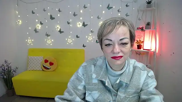 NikaMayu online show from May 6, 2026, 5:25 am
