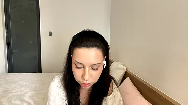 VinitaAskia online show from April 9, 2026, 4:56 am