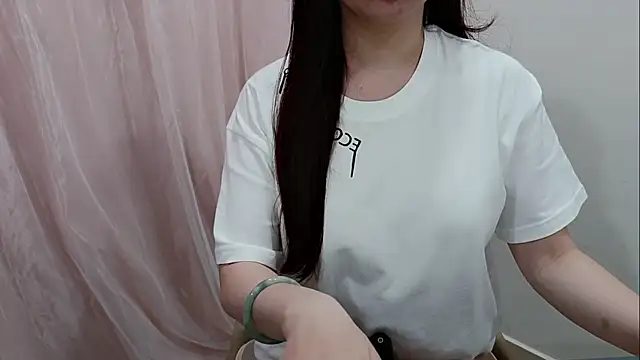 minami-yuiyui online show from May 20, 2026, 1:34 am
