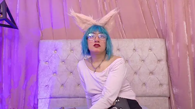 Zafiro Kitsune online show from June 18, 2026, 3:51 am