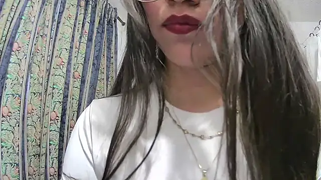 Snapshot of AriaRueda chatting on July 25, 2026, 10:18 pm AriaRueda online show from July 25, 2026, 10:18 pm