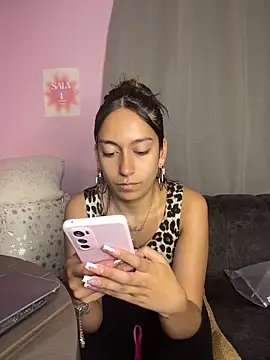 DulceLatinaxo online show from May 13, 2026, 10:06 pm