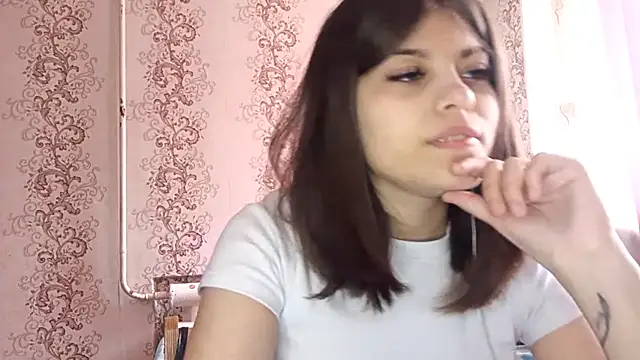 Snapshot of Mialikesun chatting on April 20, 2026, 10:18 am Mialikesun online show from April 20, 2026, 10:18 am