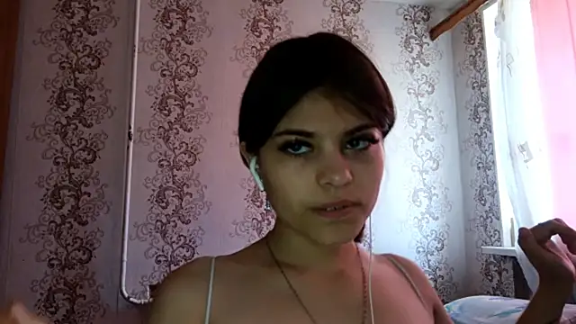 Snapshot of Mialikesun chatting on May 20, 2026, 10:32 am Mialikesun online show from May 20, 2026, 10:32 am
