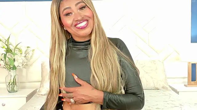 Kiara Parker  online show from April 24, 2026, 8:44 pm