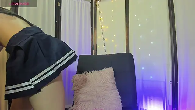 Snapshot of JadeMills2 chatting on April 12, 2026, 7:52 pm JadeMills2 online show from April 12, 2026, 7:52 pm