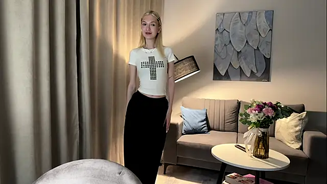 Snapshot of EvelineMolima chatting on April 26, 2026, 7:55 pm EvelineMolima online show from April 26, 2026, 7:55 pm
