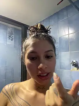 Snapshot of Dreanaa chatting on June 15, 2026, 8:55 pm Dreanaa online show from June 15, 2026, 8:55 pm